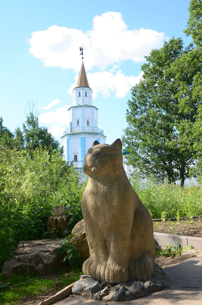 Памятник коту в Раифе